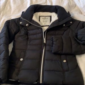 Hollister’s Puffer Jacket- Short Size Small